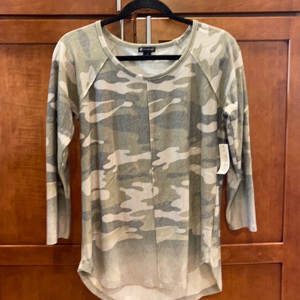 New directions small camo shirt